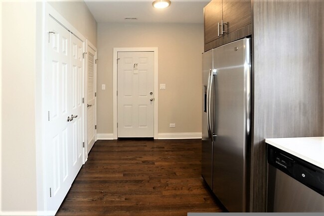 Photo - 2230 N Sawyer Ave Unit 3E