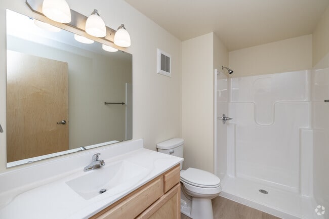 3BR, 2BA - 1,227SF - Second Bathroom