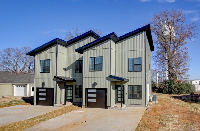 Photo - 102 Rosenwald St