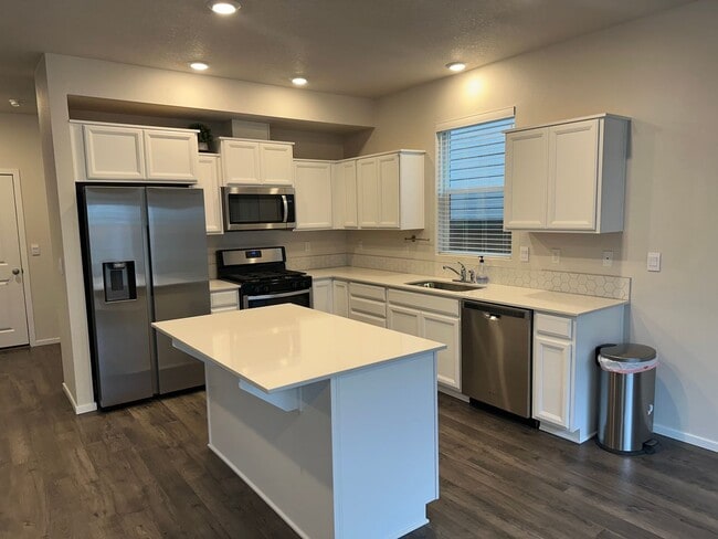 Photo - Newer 4 bedroom 2.5 bathroom house! AVAILA...