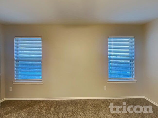 Photo - 1002 Meadow Wood Ln
