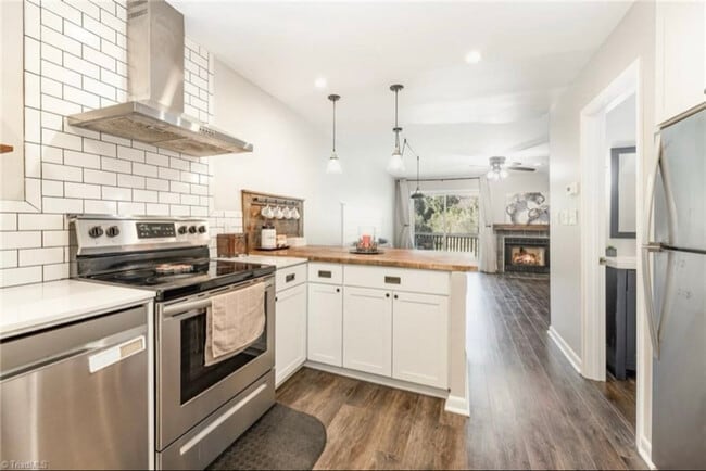 Photo - 1074 Hickory Glen Rd