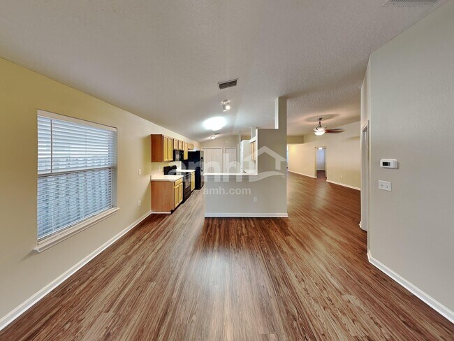 Photo - 734 Mackenzie Cir