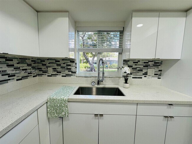 Photo - 414 SE 14th St Unidad 4