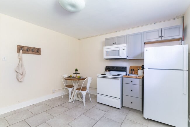 Dumont Apartments