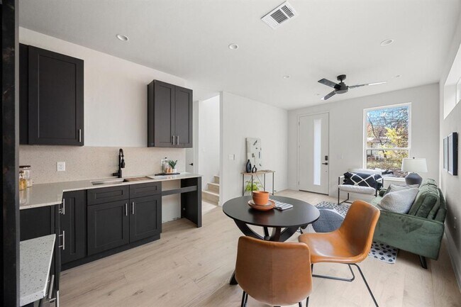 Photo - 1709 Maple Ave Unit 2B