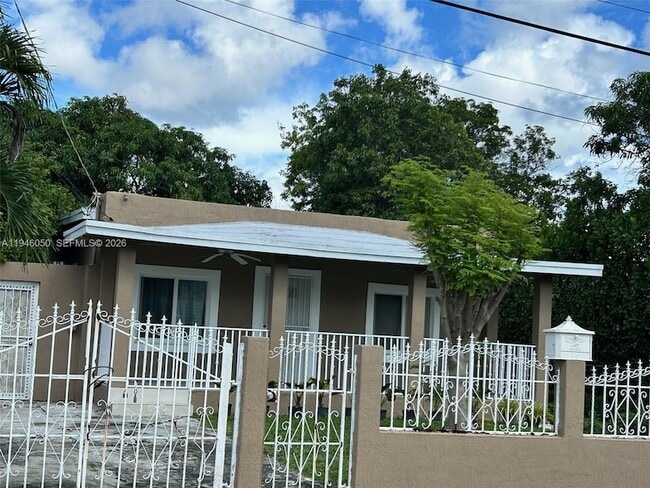 Photo - 261 NW 49th St Unit A