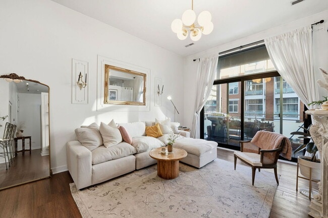 Photo - 949 W Madison St Unit 304