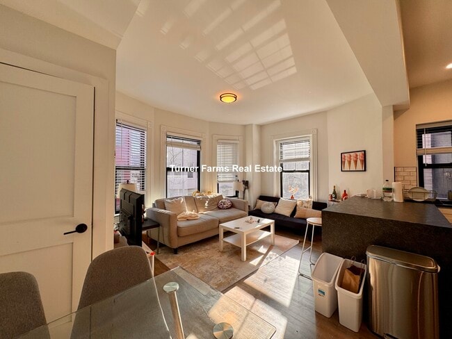 Building Photo - 1510 Tremont St Unit 2