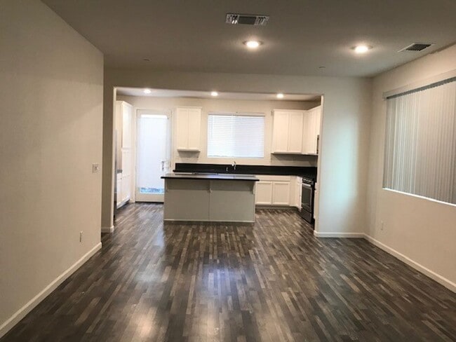 Photo - Beautiful home in Natomas, 3+2.5, 2-story, 2-car tandem garage, close to fwy & shopping