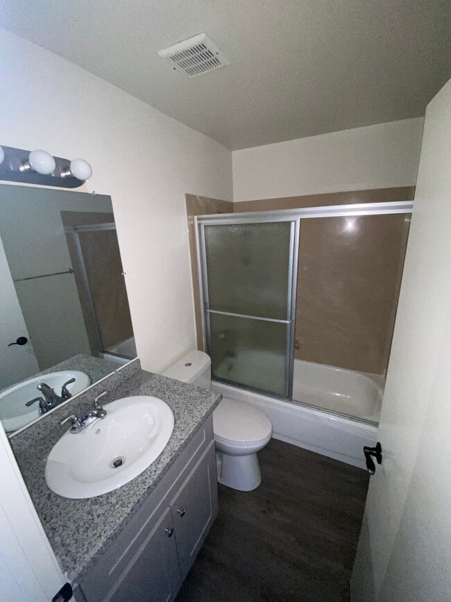 Photo - 4619 Rosewood Ave Unit 202