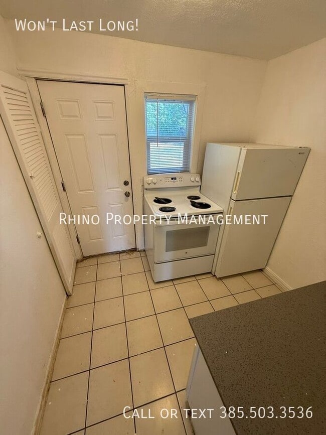 Building Photo - 2440 B Ave Unit 1 Rental