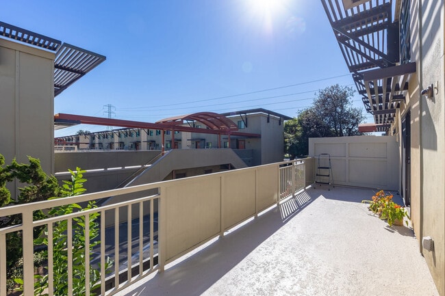 Photo - 1208 Admiralty Ln