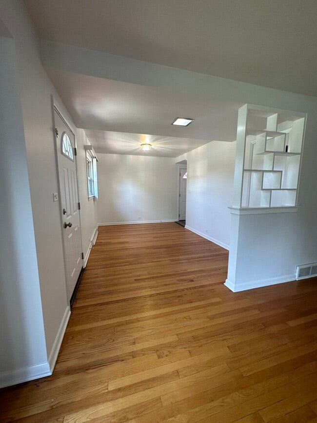 Photo - 5452 Brummel St