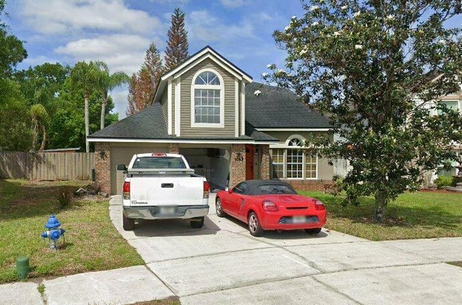 Front of the house, parking for two cars (garage) - 1093 Kelly Creek Cir