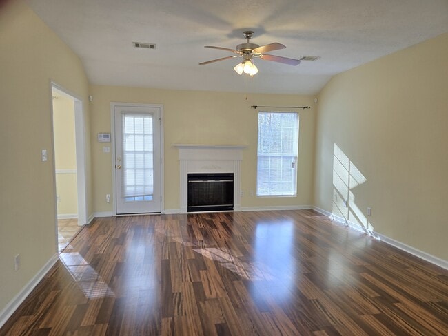 Photo - 1764 Tamarind Way