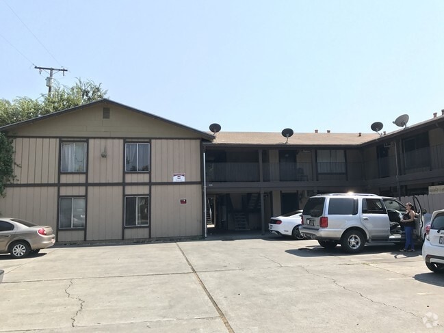 Building Photo - 420 E. Rose St. Rental