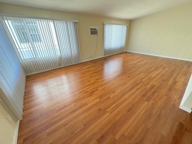 Photo - 521 S Manhattan Pl Apartments Unit 11
