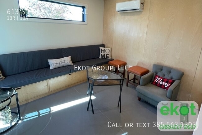 Photo - 613 Emery St W