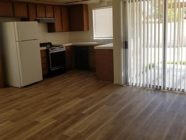 Photo - Single Story- 3 Bedroom!!