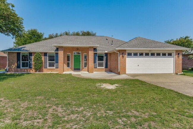 Building Photo - Welcome to your dream home! This stunning 4-bedroom, 3-bathroom residence is perfectly situated n...