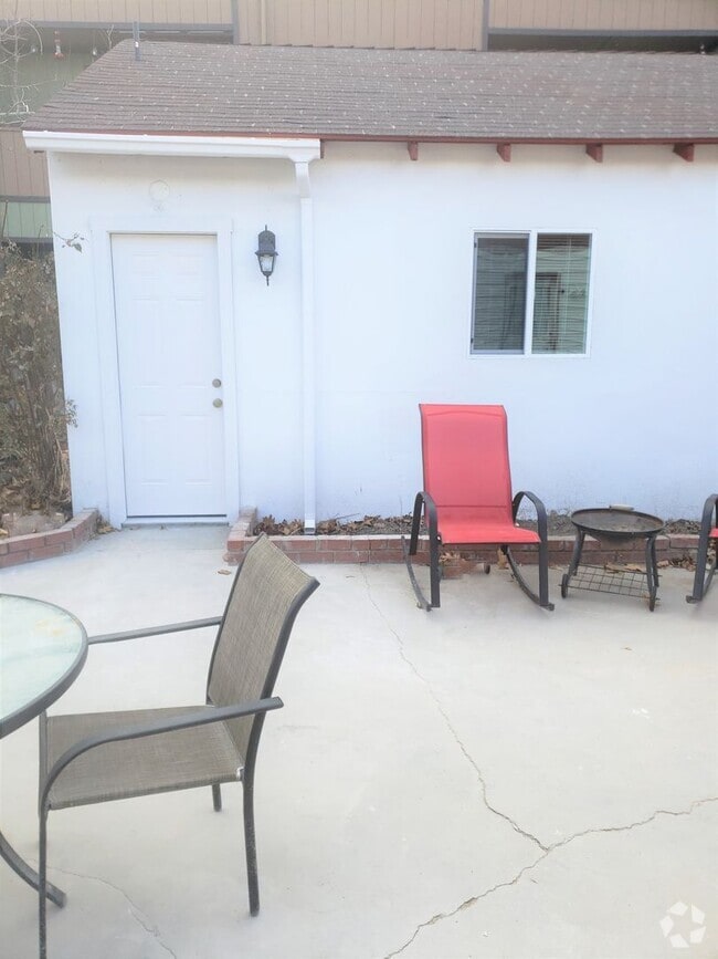 Building Photo - One bedroom, unfurnished unit in down town... Rental