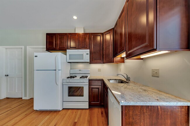 Photo - 1004 17th Ave SE