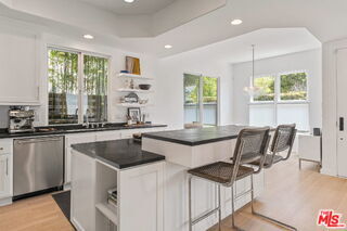 Photo - 835 Superba Ave