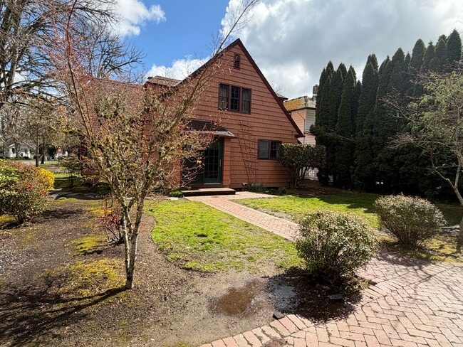 Photo - 4 bedroom, 2.5 bath house in the heart of Corvallis