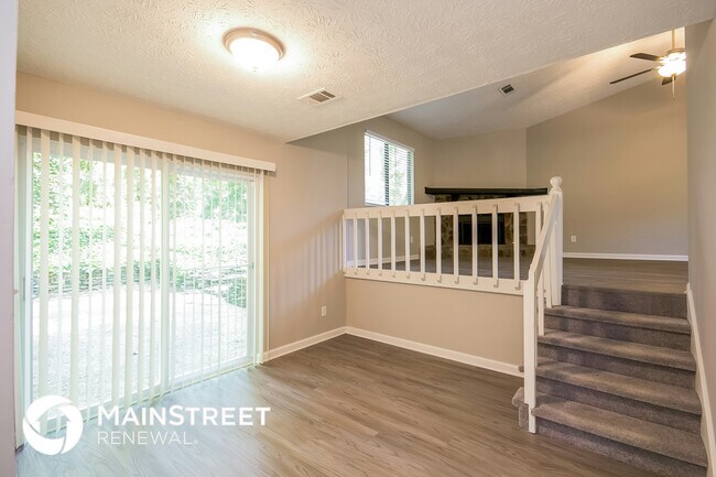 Photo - 733 Emerald Forest Cir SW House