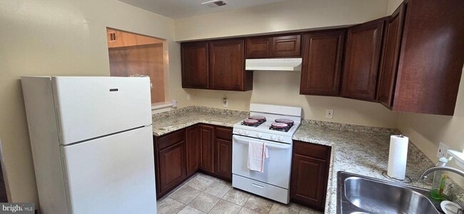 Photo - 2100 Young St SE