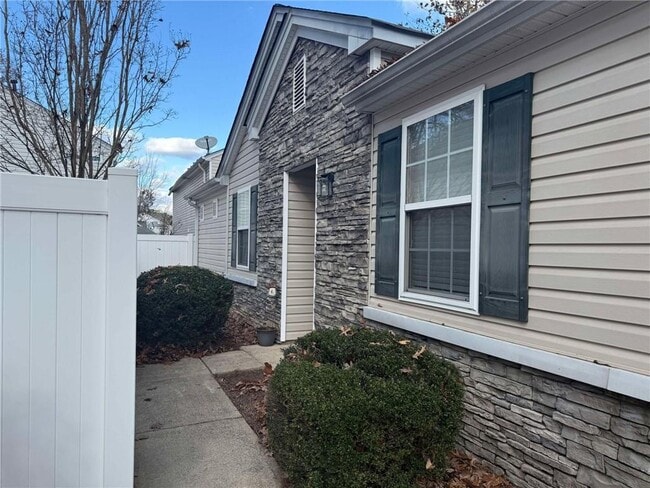 Photo - 128 Windcroft Ln NW
