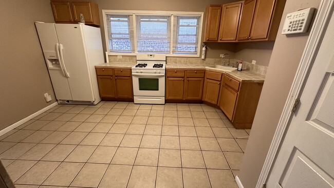 Segunda vista de la cocina - 7948 S Drexel Ave Unidad 2