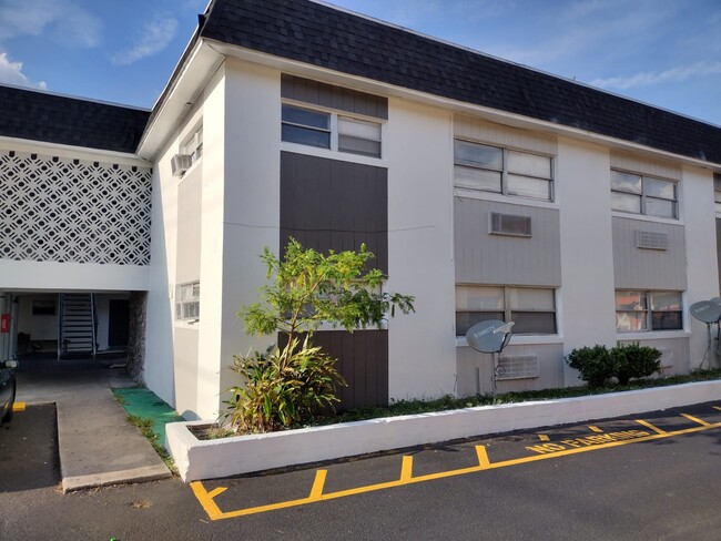 Building Photo - Great location and amazing prices Rental