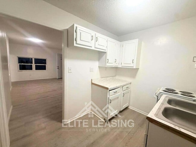 Photo - 1438 SW Van Buren St Unit 3