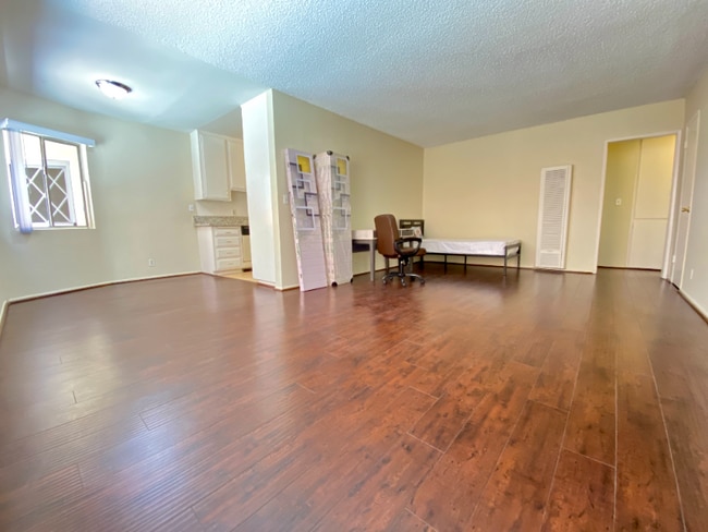 1440 Centinela Ave
