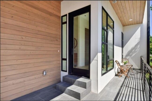 Photo - 536 Highland Ave NE