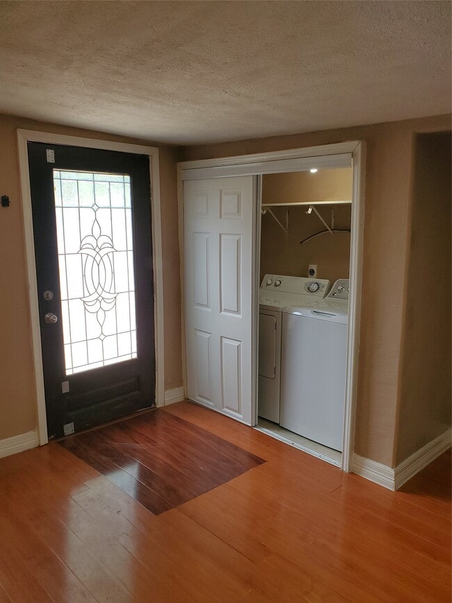 Photo - 4714 Sharon St