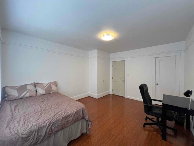 Photo - 185 Miriam St