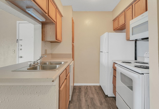 nmgtk4px.png - Raintree Apartments