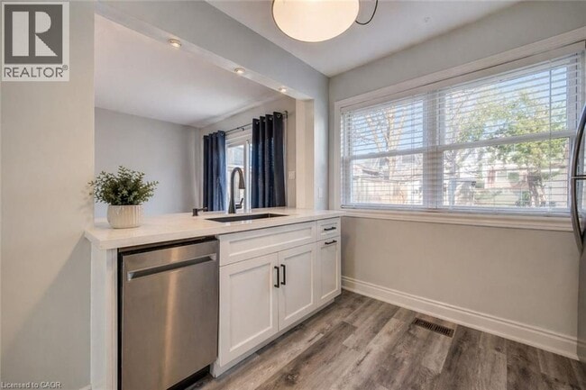 Photo - 80 Heiman St