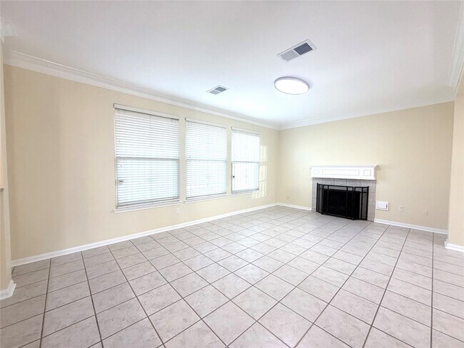 12211 Meadow Crest Ct