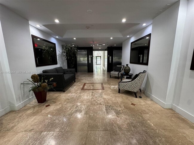 Photo - 2715 Tigertail Ave Unidad 404