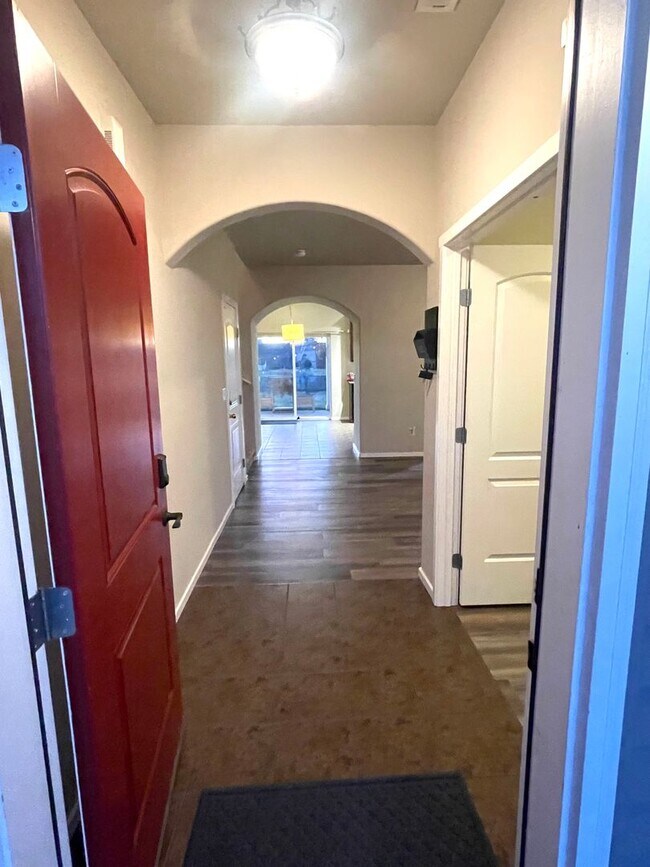 Photo - Charming Very Spacious 2-Story Home for Rent in Pasco, WA – Ideal Location Off Road 68!