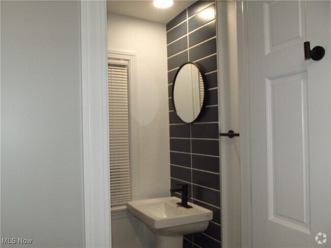 Building Photo - 3772 Lowell Rd Rental