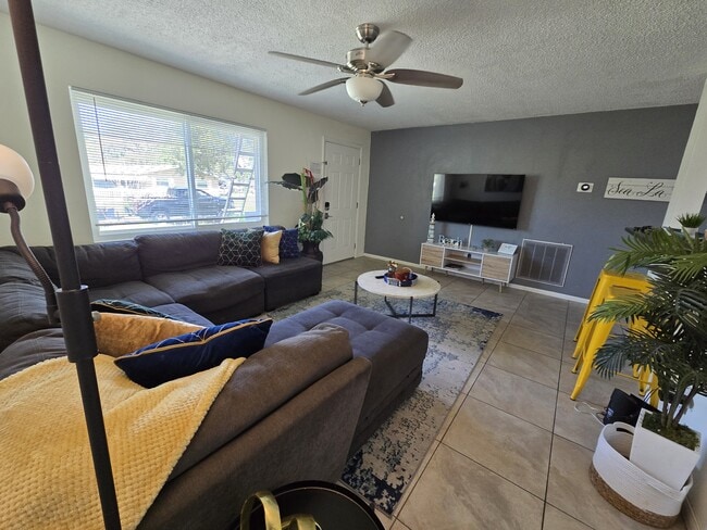 Photo - 1430 Parkview Ln