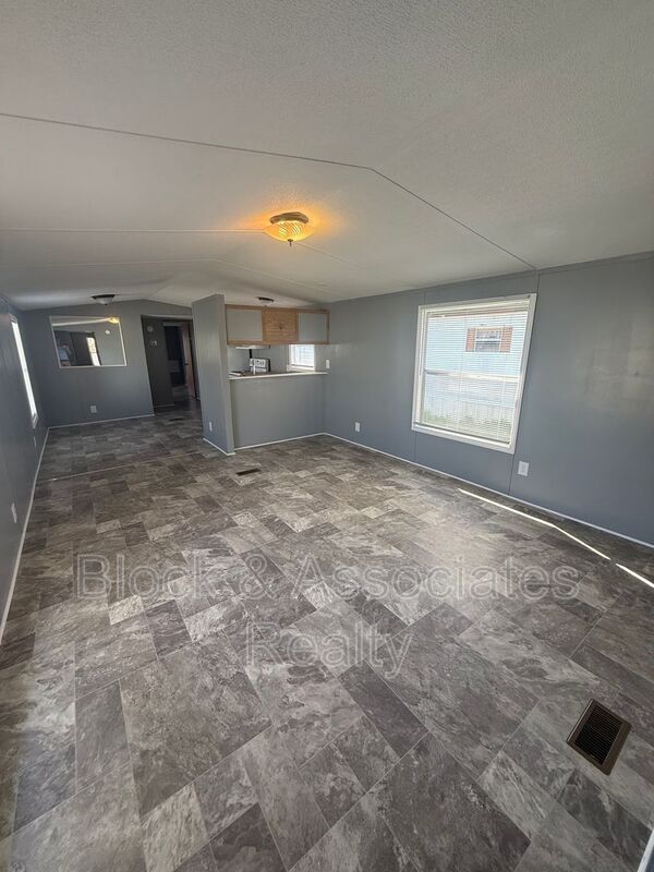 Photo - 215 W Strider St