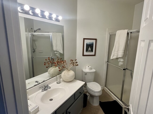 Photo - 20417 Riverbend Sq Unidad Spacious Bright Condo in Sterling