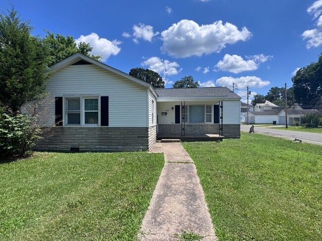 Building Photo - RENOVATED House in PADUCAH City Limits