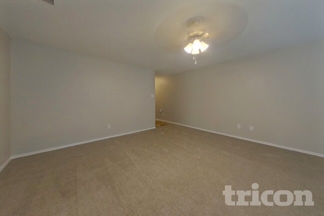 Photo - 4865 Waterford Dr